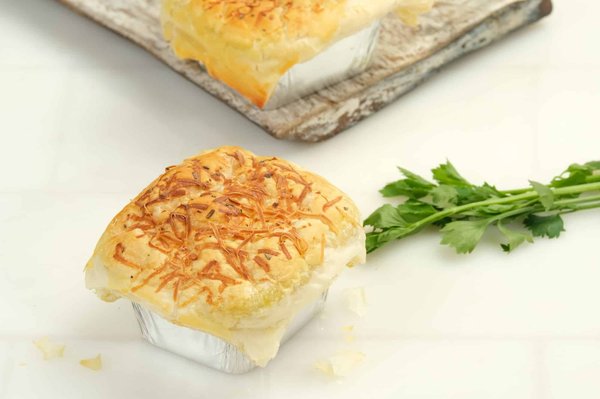 Quali sono gli ingredienti per una zuppa di funghi porcini e patate al timo?