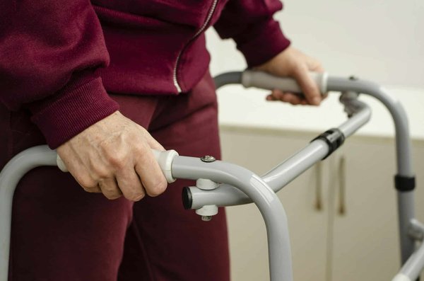 In che modo possono i visori per la realtà virtuale aiutare nella riabilitazione dei pazienti con ictus?